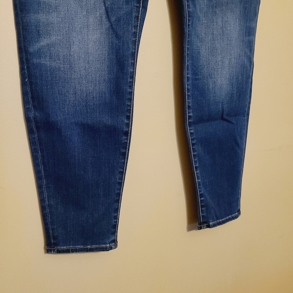 Madewell | Curvy High-Rise Skinny Jeans in Danny Wash (Size 36) - Picture 10 of 15